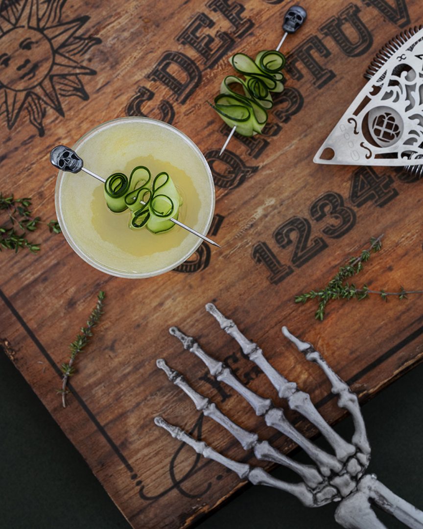 cocktail-bar-drink-death-meanthyme-hand